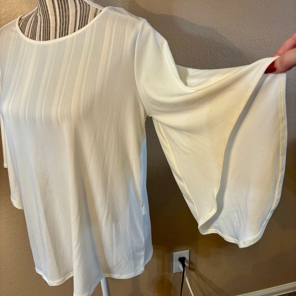 NWT Chico’s Top 0 (Small) Cream Flowy Flare Sleeve 3/4 Length Ecru Stretchy - Picture 8 of 14